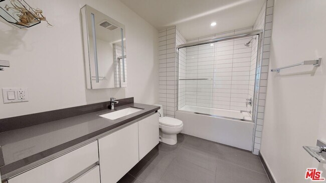 Building Photo - 938 Orange Grove Ave