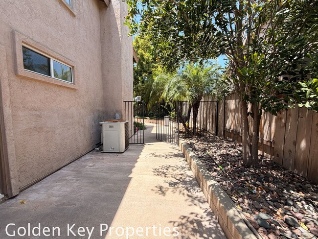 Building Photo - Move-in ready 4 bedroom / 3 bathroom home in Oceanside!