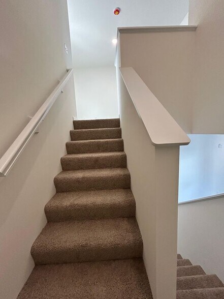 Building Photo - 463 Sweetgrass Dr