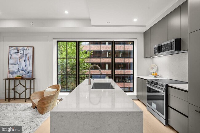 Building Photo - 2121 Ward Pl NW