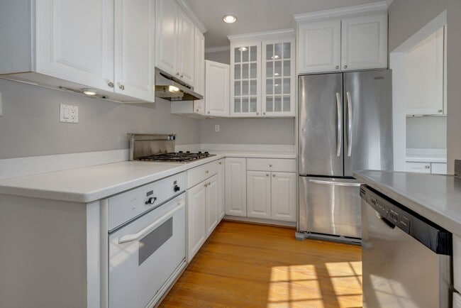 Building Photo - 4 Bed 4 Bath - Bethesda Expanded Colonial - One Car Garage