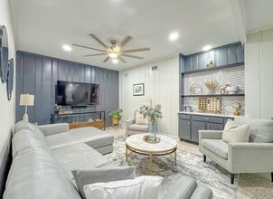 Building Photo - 1044 Seminole Dr