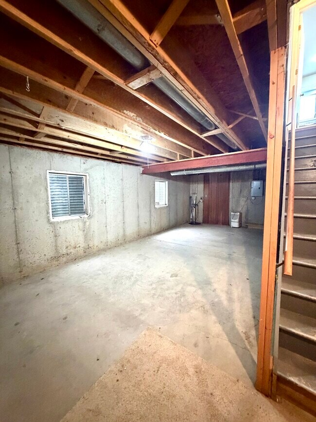 Building Photo - 665 Lakewood Farms Dr