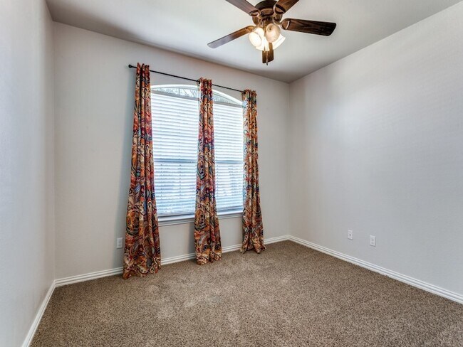 Building Photo - 10961 Silver Horn Dr