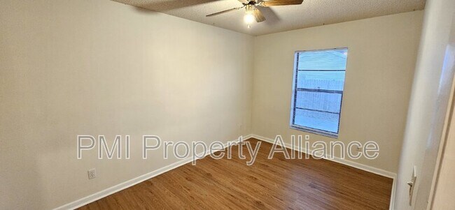 Building Photo - 406 Whitewing Cir