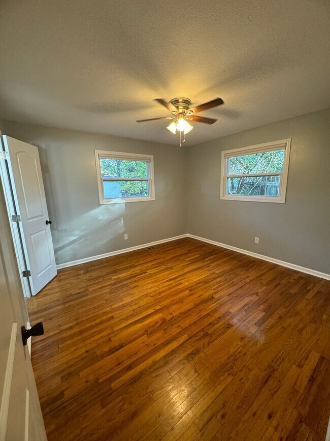 Building Photo - 3519 E Fruitwood Ln