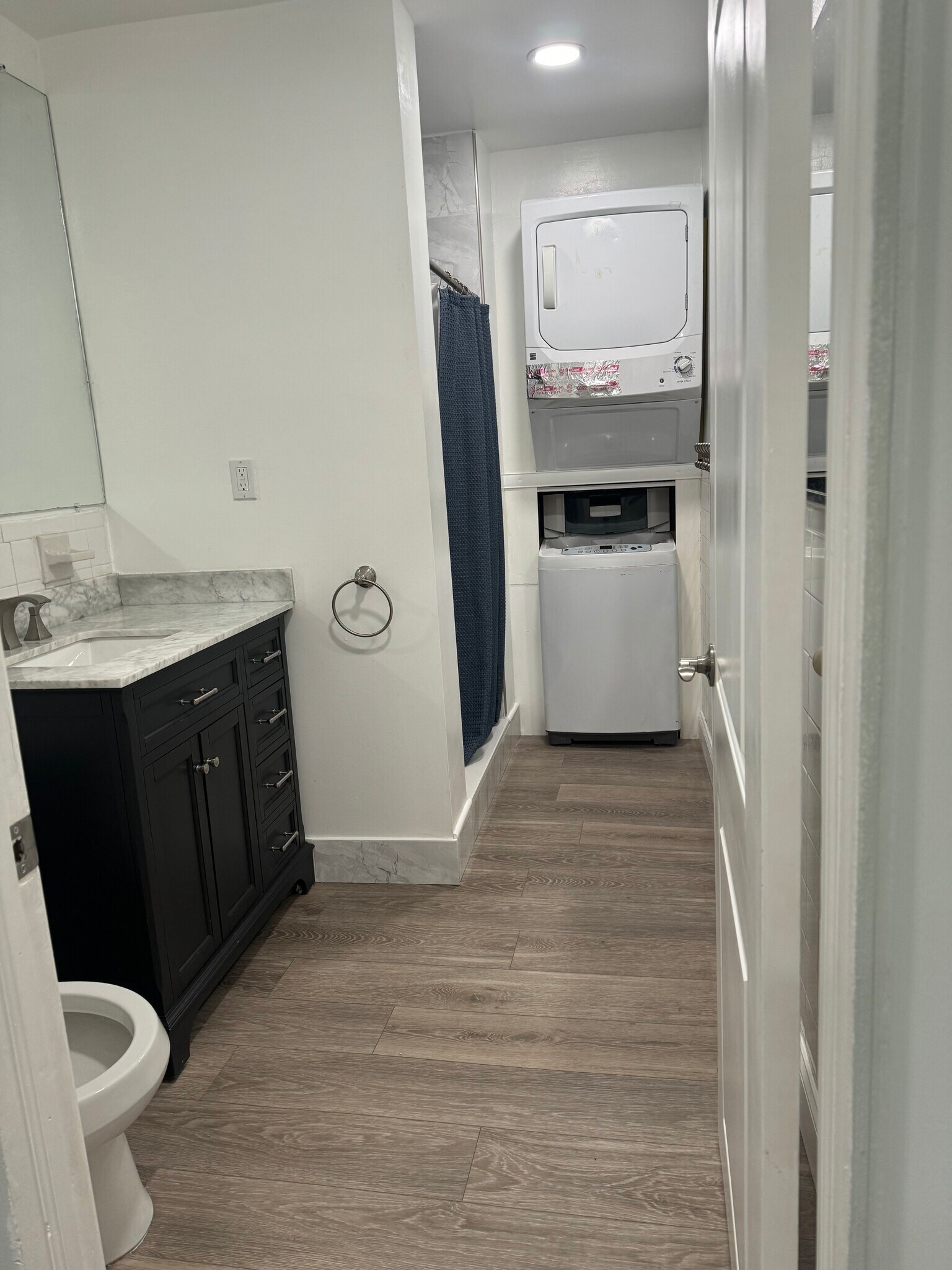 Bathroom - 1000 Christian St
