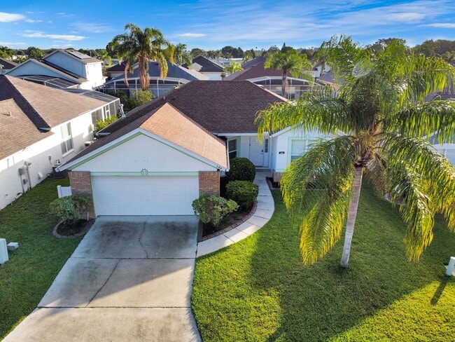 Building Photo - Single Family Home with Pool !