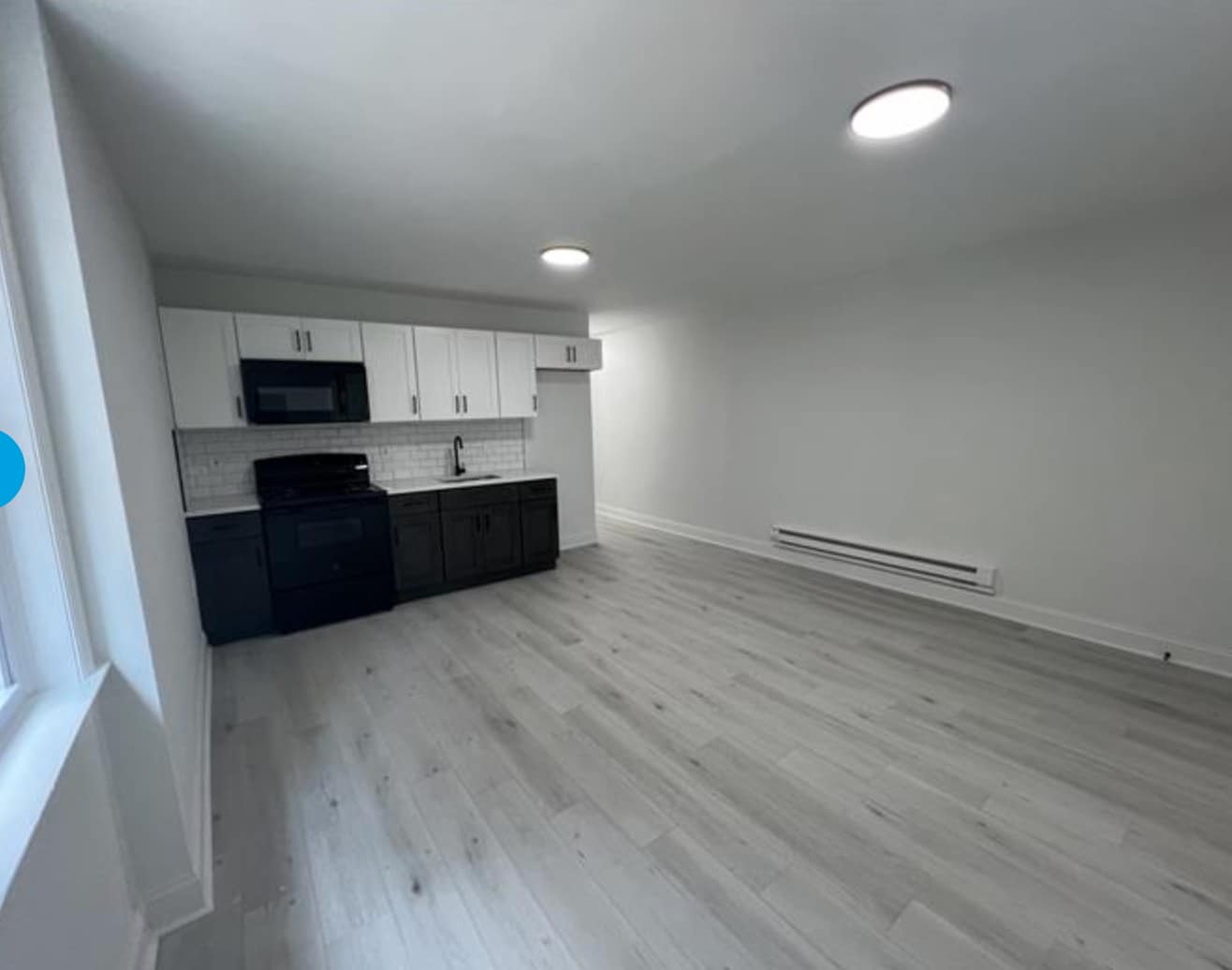 Building Photo - 2702 W 7th St