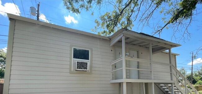 Building Photo - STUDIO Apartment/ALL BILLS PAID!!