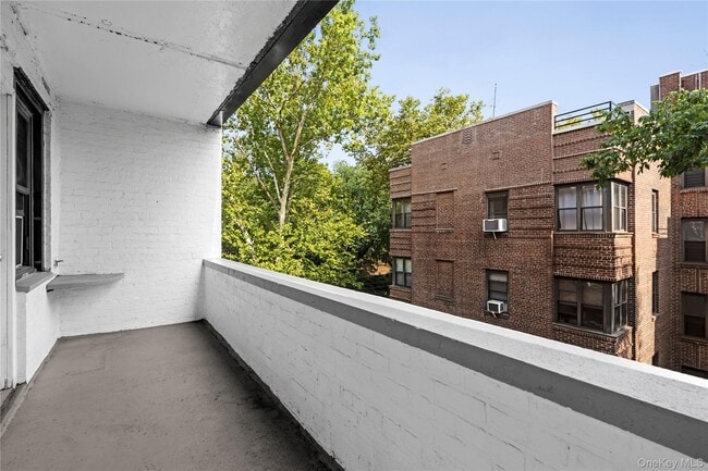 Building Photo - 140 E Hartsdale Ave