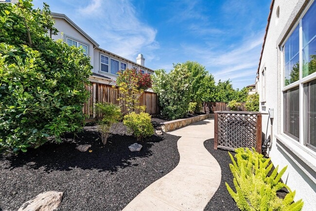 Building Photo - 2131 Chamomile Ct