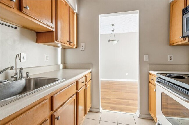 Building Photo - 3155 7 Pines Ct