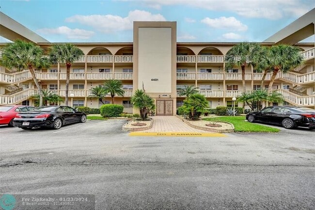 Building Photo - 4401 Martinique Ct