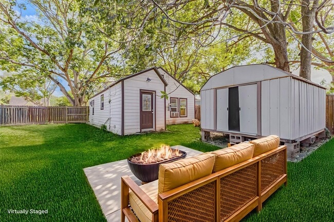 Building Photo - 607 N Speed St