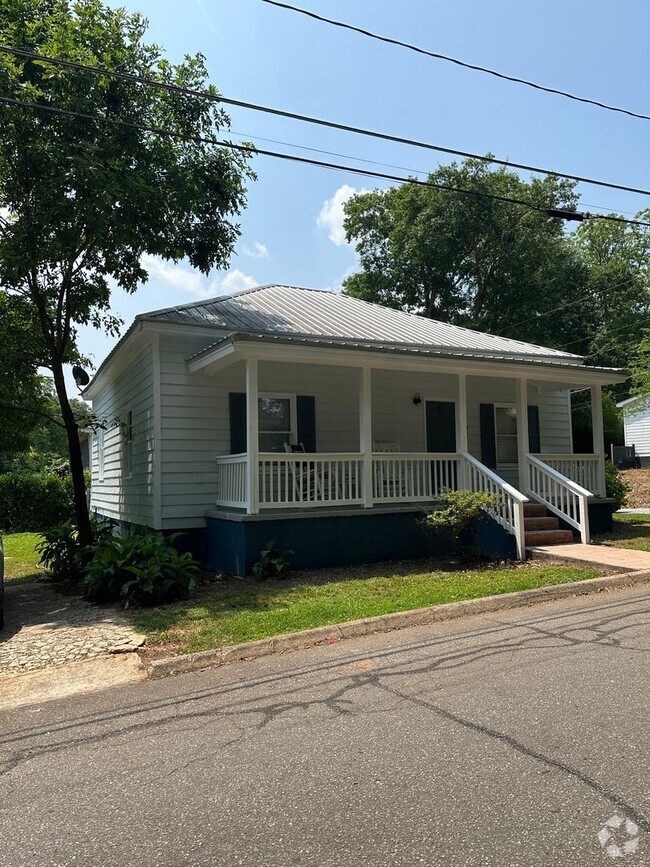 Building Photo - 2 Bedroom, 1 bathroom Home on Atlanta Ave ...