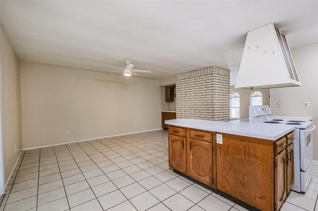 Building Photo - 6615 Blue Ridge Dr