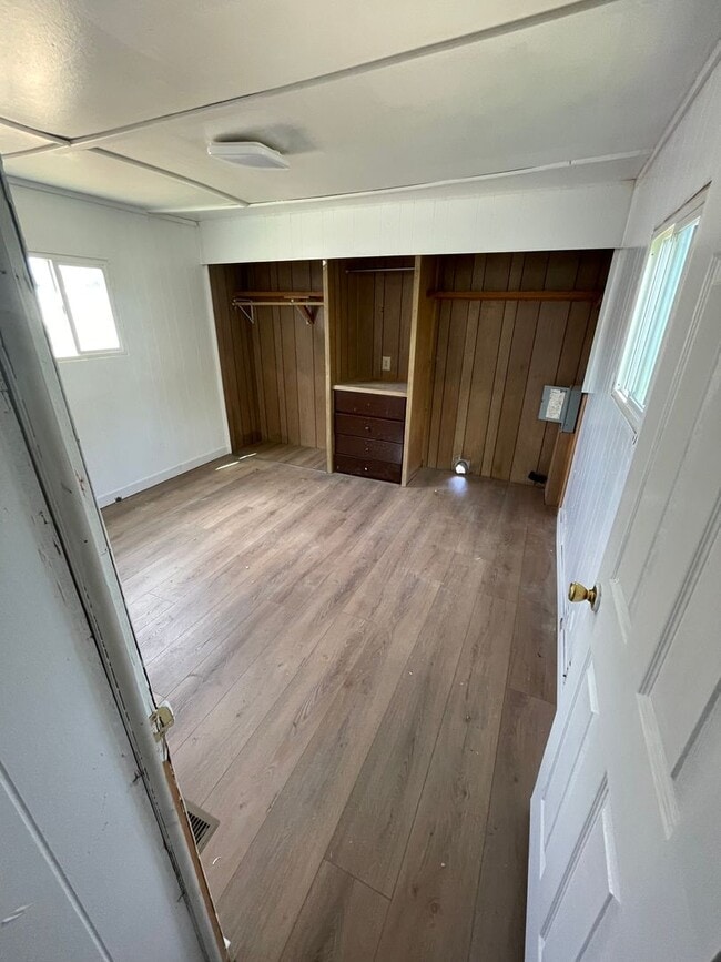 Building Photo - 870 Eden Dr