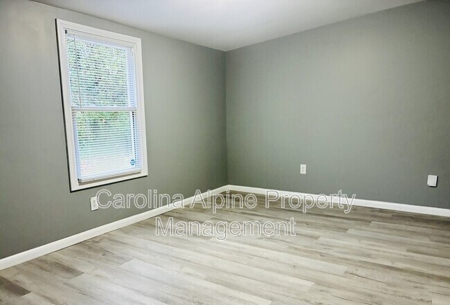 Building Photo - 1021 Dodd St