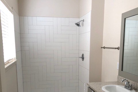 Building Photo - 705 S Evergreen St