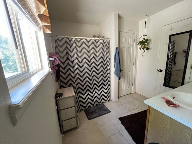 Building Photo - 457 W 91st Cir