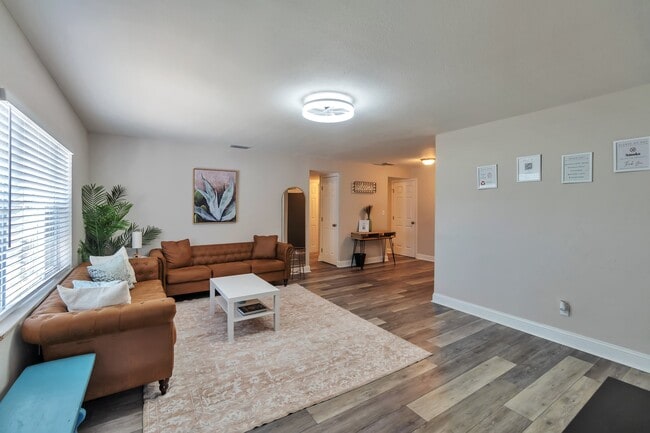 Building Photo - 3202 E Jean St