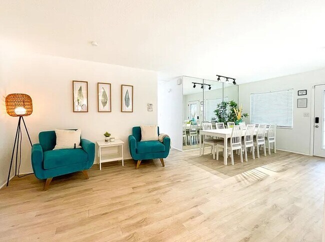 Building Photo - Stylish Heated Pool House  Near the Beach