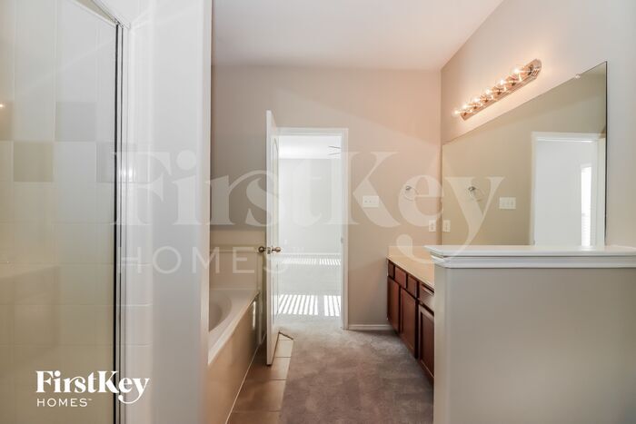 Building Photo - 230 Silver Ripple Dr