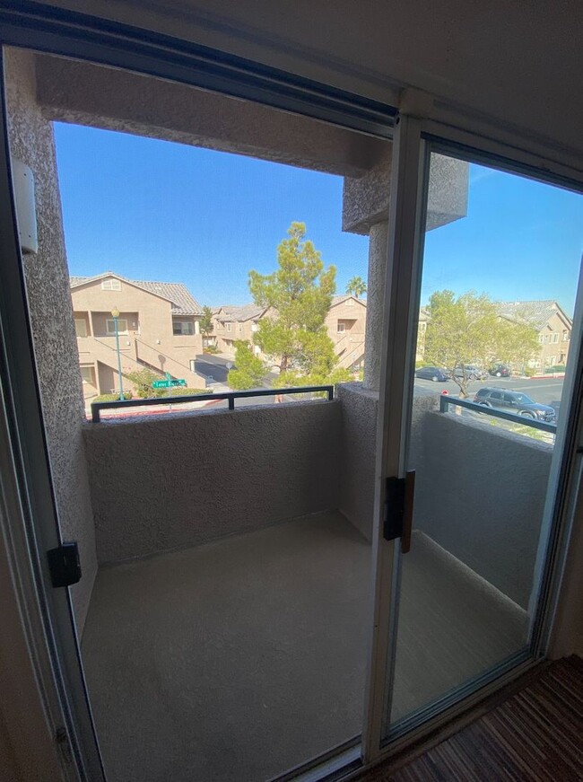 Building Photo - Nice Summerlin Condo in Gated Community