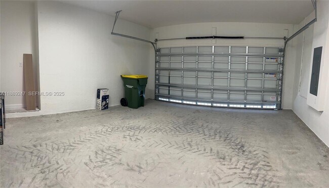 Building Photo - 2651 SE 24th Dr