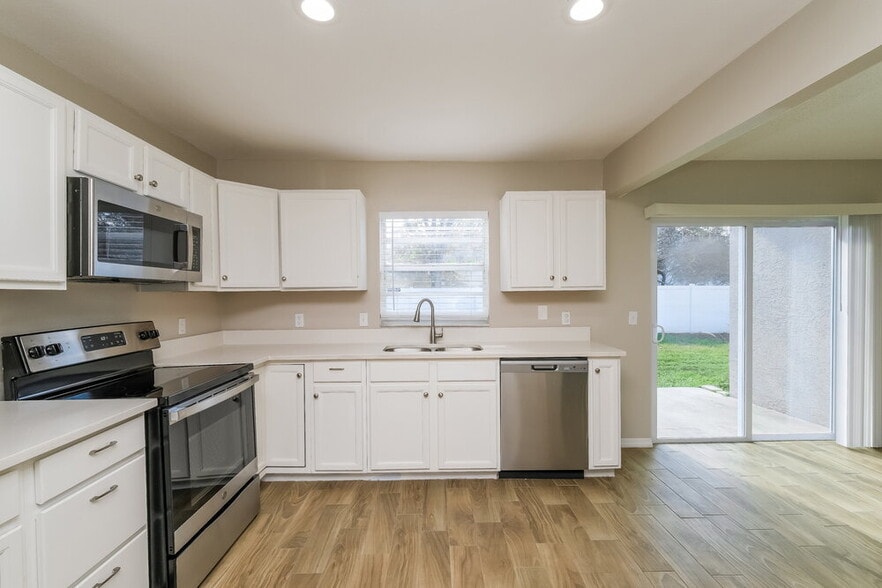 Building Photo - 9715 Little Pond Way