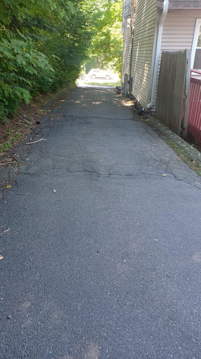 Building Photo - 82 Glen Eagle Dr