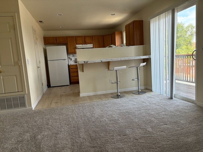 Building Photo - Darling apartment in mid town