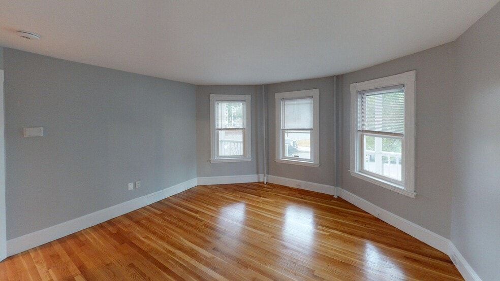 Building Photo - 153 Saratoga St