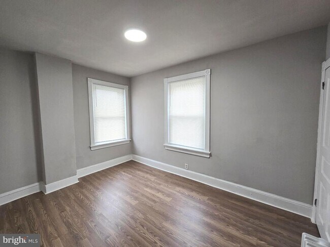 Building Photo - 968 E Woodlawn St