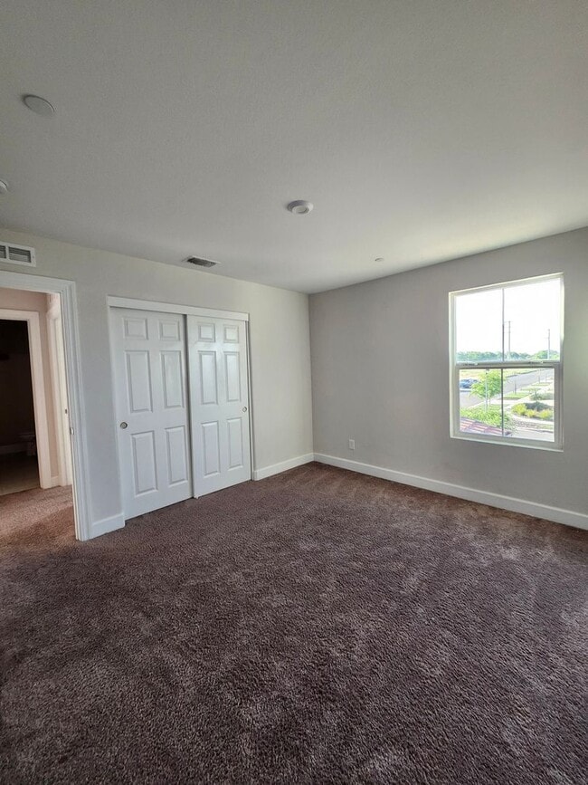 Building Photo - Beautiful Plumas Lake home on a large lot with SOLAR