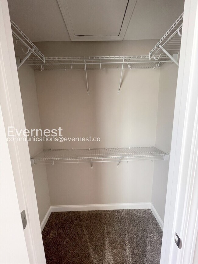 Building Photo - Limited Time Special Offer / 3 Bed/2.5 Bath Home with Garage / Pet-Friendly / Vouchers Accepted /...