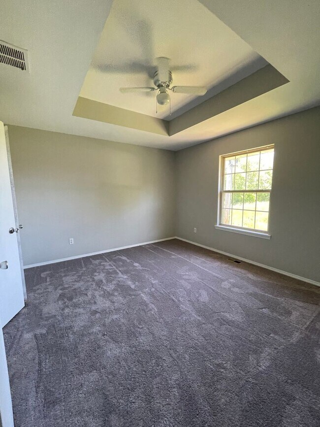 Building Photo - COMING SOON! Duplex in Ozark