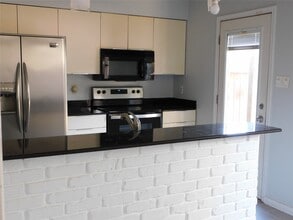 Building Photo - 414 1st St