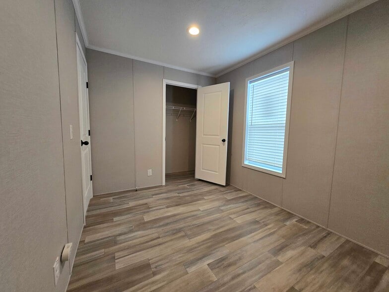 Building Photo - 29884 Jamestown Dr