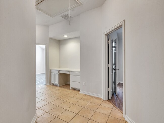 Building Photo - 14518 Logan Falls Ln