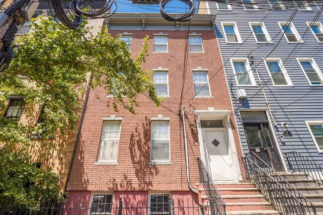 Building Photo - 56 Madison St