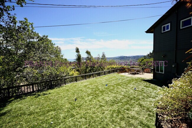 Building Photo - Stylish Greenbrae Home with Sweeping Views...