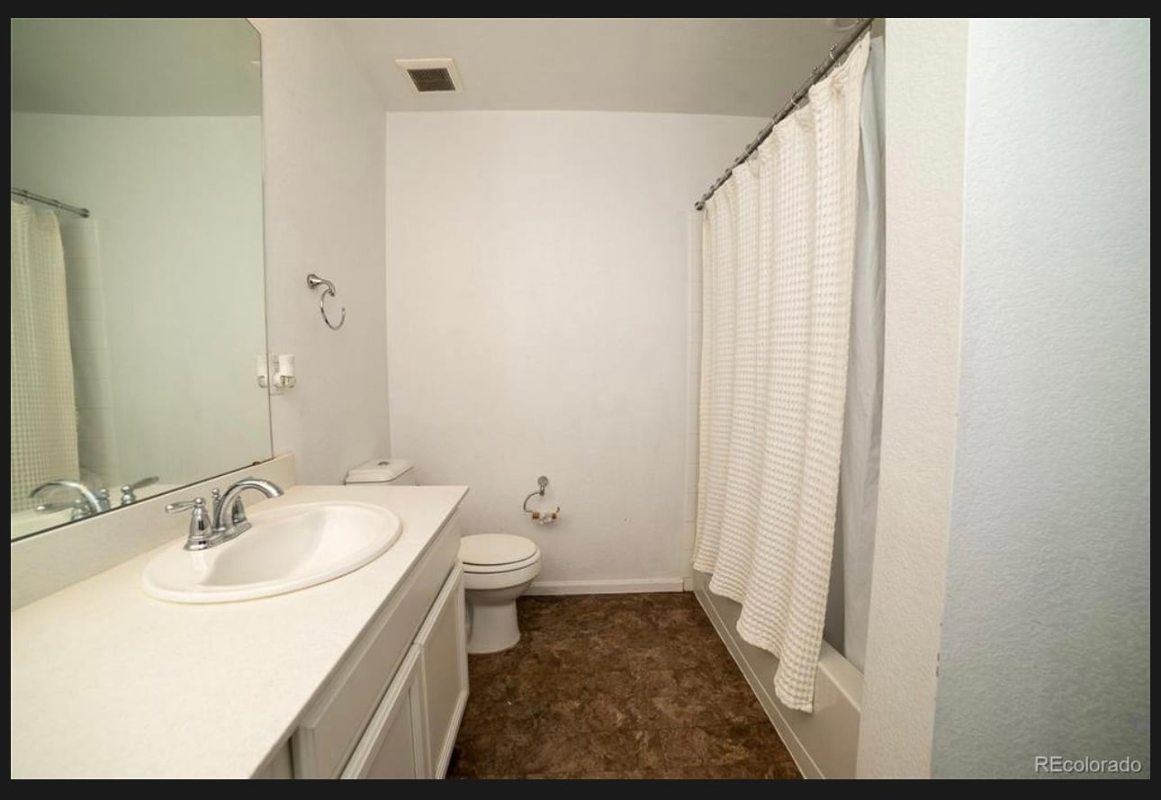 Building Photo - 15765 E Otero Ave