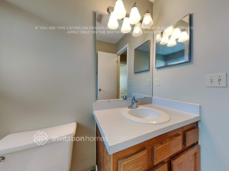 Building Photo - 3271 Glendyne Dr W