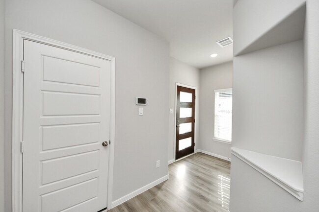 Building Photo - 1472 Sundown Gln Ln