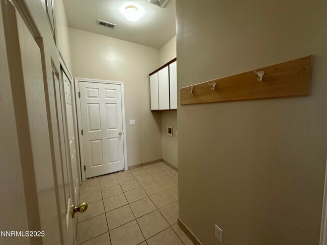 Building Photo - 10175 Coyote Creek Ct