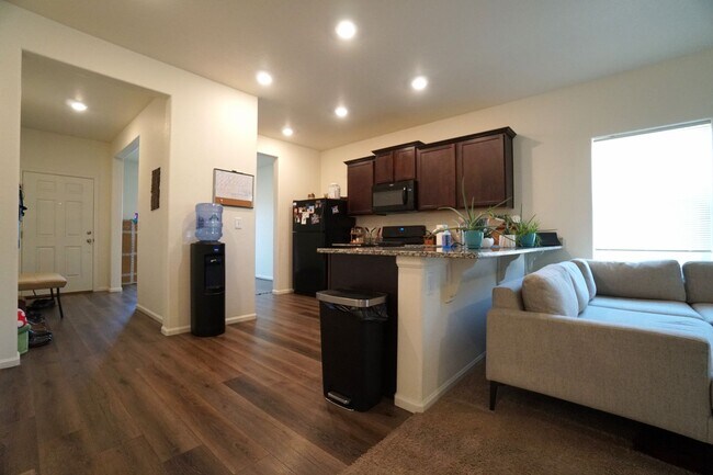 Building Photo - 6214 Meadowbank Ln