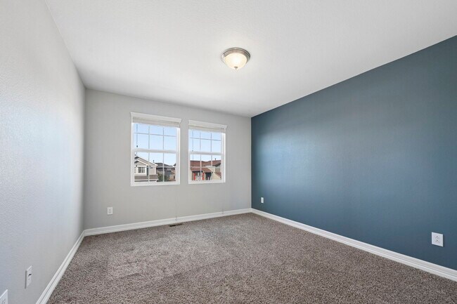 Building Photo - 6914 Dusty Miller Way