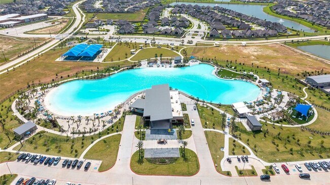 Building Photo - 728 Lake Lacosta Dr